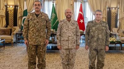 রিয়াদে সৌদি, তুরস্ক ও পাকিস্তানের সেনাপ্রধানের জরুরি বৈঠক