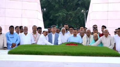 জিয়াউর রহমান ও খালেদা জিয়ার সমাধিতে প্রধানমন্ত্রীর শ্রদ্ধা