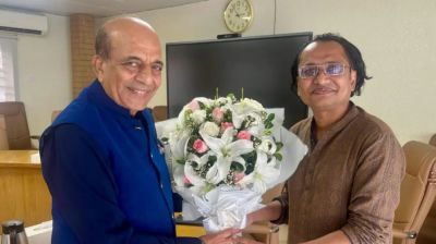 প্রধানমন্ত্রীর তথ্য উপদেষ্টার সঙ্গে সাক্ষাৎ করেছেন ভারতীয় হাইকমিশনার