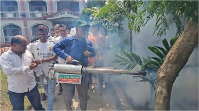 ‎ডেঙ্গু প্রতিরোধে ফগার মেশিন নিয়ে মাঠে নাসিক প্রশাসক