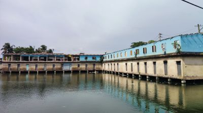কলমাকান্দায় পুকুরের ওপর নির্মিত অনুমোদনহীন ভবন ভাঙা শুরু