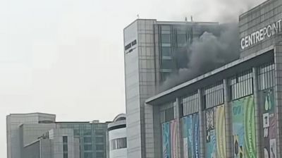 বিমানবন্দর এলাকার সেন্টার পয়েন্ট শপিং মলে আগুন