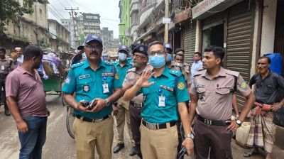 বাবুবাজার-বাদামতলীতে ট্রাফিক পুলিশের অভিযান, ৩১টি মামলা