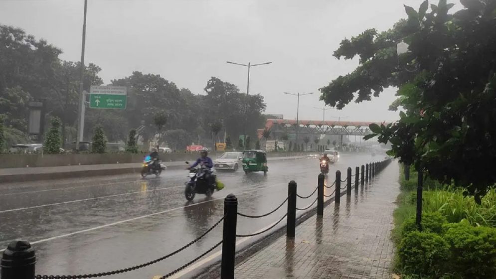 ঢাকায় বৃষ্টির সম্ভাবনা, ৬ জেলায় ঘণ্টায় ৬০ কি.মি. বেগে ঝড়ের আশঙ্কা