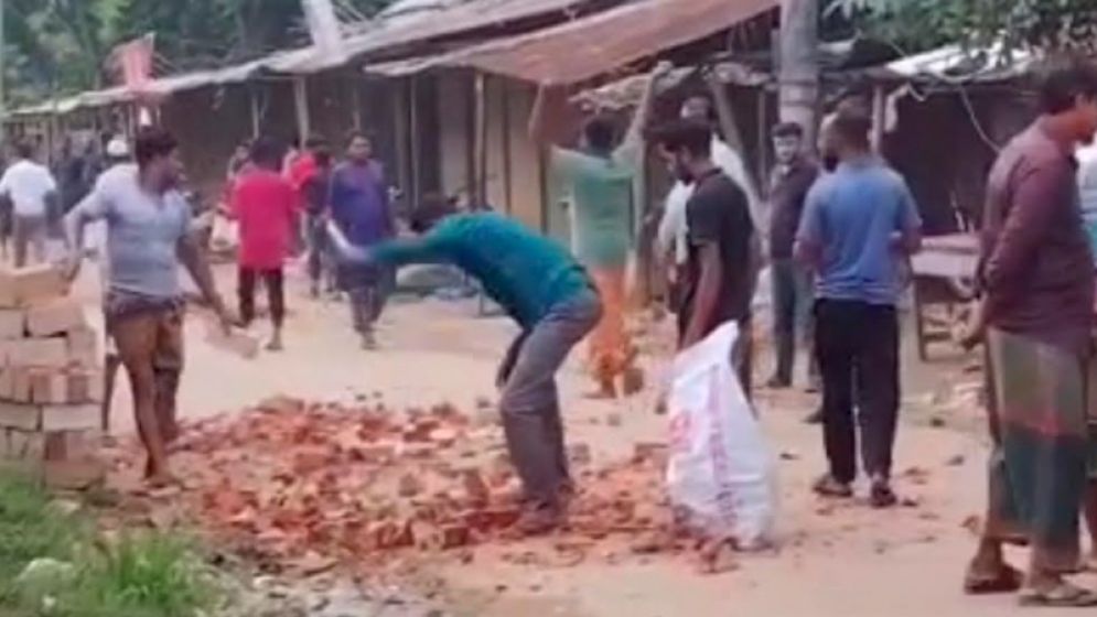 সালথায় দুই গ্রুপের সংঘর্ষে আহত ২০