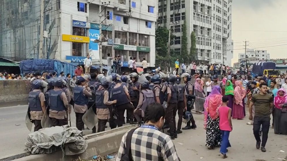 গাজীপুরের কোনাবাড়ি থেকে চন্দ্রা পর্যন্ত সব পোশাক কারখানায় ছুটি ঘোষণা