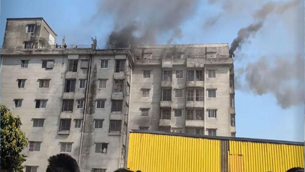 কেরানীগঞ্জে প্লাস্টিক কারখানায় আগুন, নিয়ন্ত্রণে ৮ ইউনিট