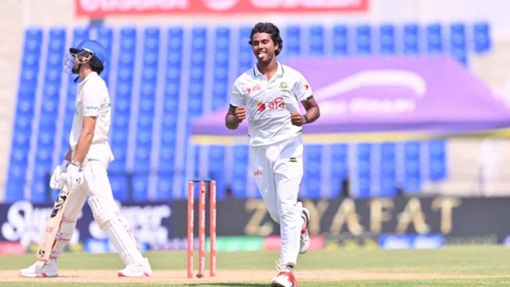 হ্যাটট্রিক করে ইতিহাস গড়লেন হাসান