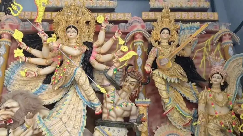 শারদীয় দুর্গাপূজার ষষ্ঠী আজ