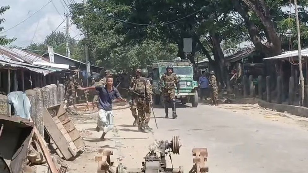 সাজেকে পর্যটক ও আইনশৃঙ্খলা বাহিনীর ওপর গুলিবর্ষণ, উদ্ধার ৩ হাজার পর্যটক