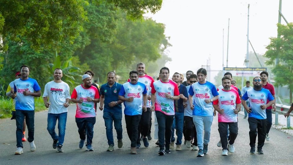 নরসিংদী ম্যারাথনে সুস্থতার বার্তা নিয়ে ছোটলেন সারাদেশের ১৫০০ দৌড়বিদ