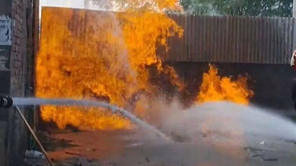 ইনানীতে নলকূপ খননকালে আগুন: ২০০ মিটার এলাকায় ১৪৪ ধারা জারি