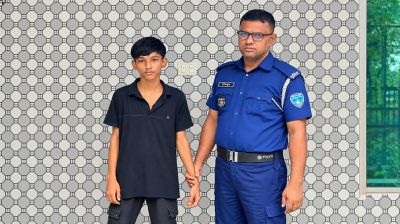মনোহরগঞ্জে প্রকাশ্যে অস্ত্রের মহড়া কিশোর গ্যাং লিডার সাকিব গ্রেপ্তার