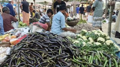 লালমনিরহাটে সবজিতে স্বস্তি, চাল-আমিষে নাভিশ্বাস